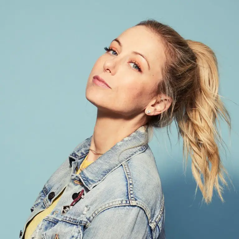 Iliza Shlesinger Age, Biography, Height, Net Worth, Family & Facts