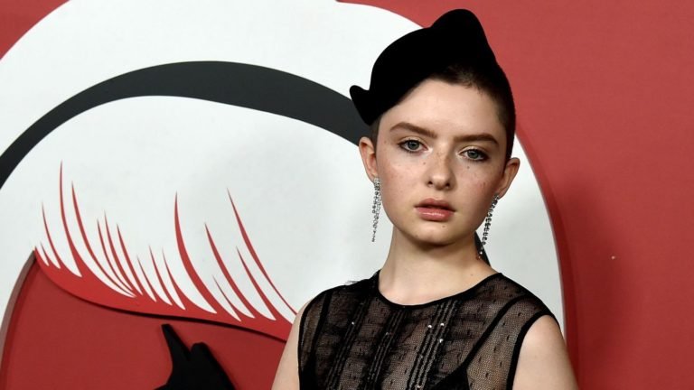 Lachlan Watson Age, Biography, Height, Weight, Boyfriend, Family & Facts