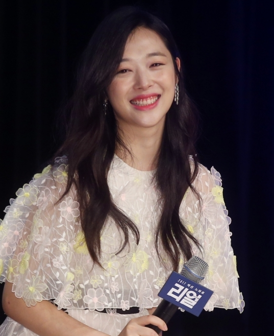 Sulli (Choi Jin-ri) Age, Biography, Height, Net Worth, Family & Facts