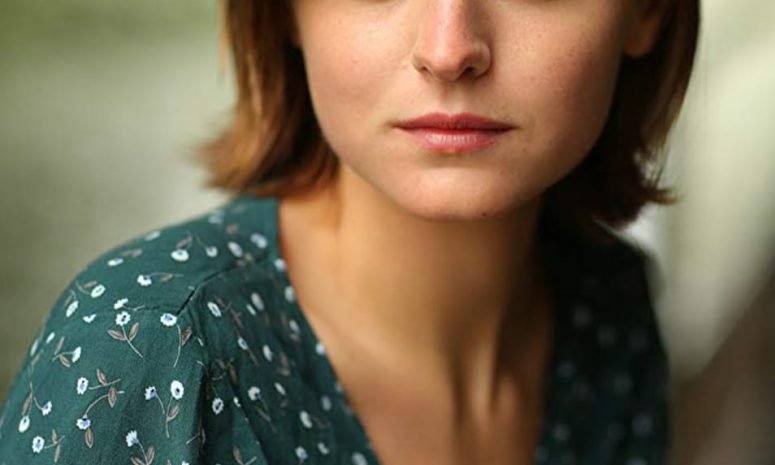 Emma Corrin Age, Biography, Height, Net Worth, Family & Facts