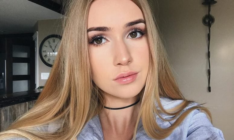 Mia Maples