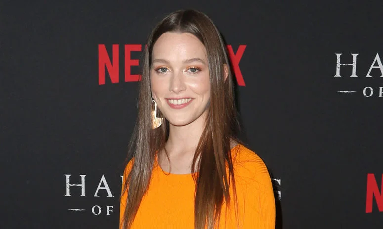 Victoria Pedretti Biography Archives - Watch Your Favourite Artists and