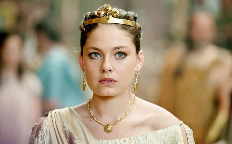 Alexa Davalos