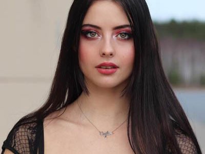 Julia Burch biography Archives - Watch Your Favourite Artists and