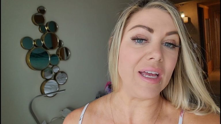 Bikinibee Age, Biography, Height, Net Worth, Family & Facts