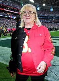 Read more about the article Donna Kelce Age, Biography, Height, Personal Life, Net Worth & Facts