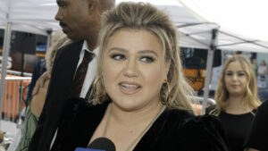 Kelly Clarkson Moves to New York