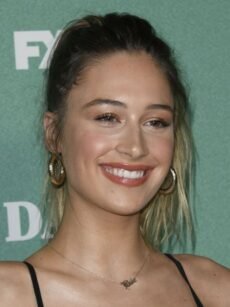 Who is Pete Davidson's Pregnant Girlfriend Elsie Hewitt?